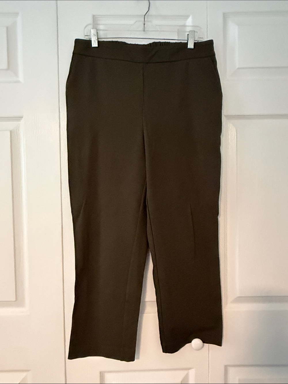 Women's Straight-Leg Pants in Olive Green